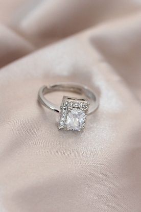 Picture of Erb Ayarlamalı Silver Renk Metal Zirkon Ve Kristal Taşlı Dikdörtgen Model Yüzük